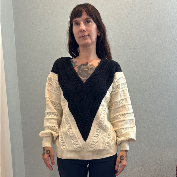 Kaily K Sweater S - Picture 3 of 8